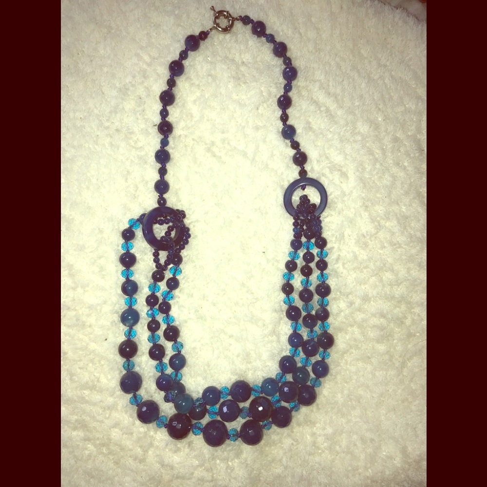 Blue toned necklace